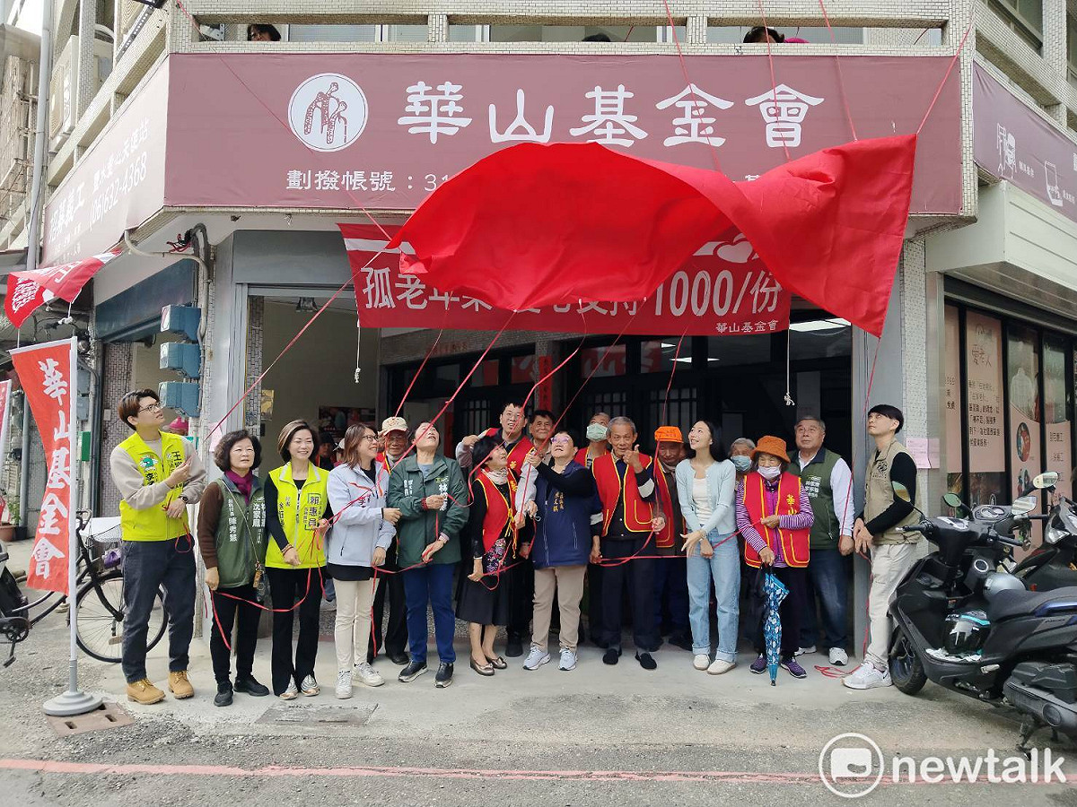 華山基金會鹽水天使站深耕鹽水地區14年，為節省開支，鹽水天使站過去長年借居新營，在服務推動與即時性上受到限制，多年努力下終於正式落腳鹽水、完成在地設站。 圖：華山基金會鹽水站提供
