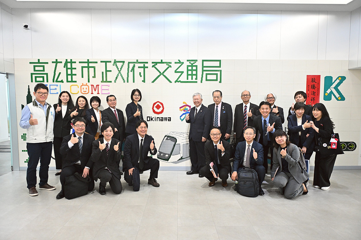 沖繩縣訪團參訪高雄市交通局智慧運輸中心。 圖：高雄市行國處/提供