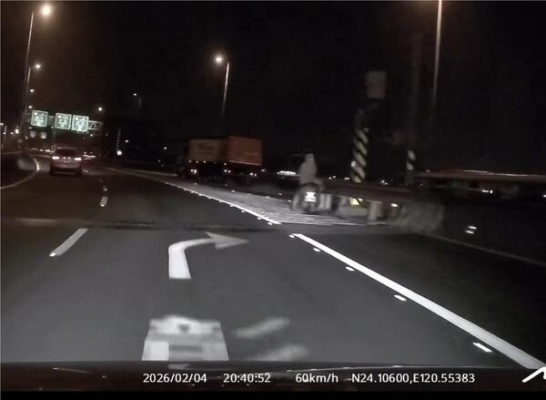 30歲曹女騎機車誤闖國道。 圖：國道第七公路警察大隊提供