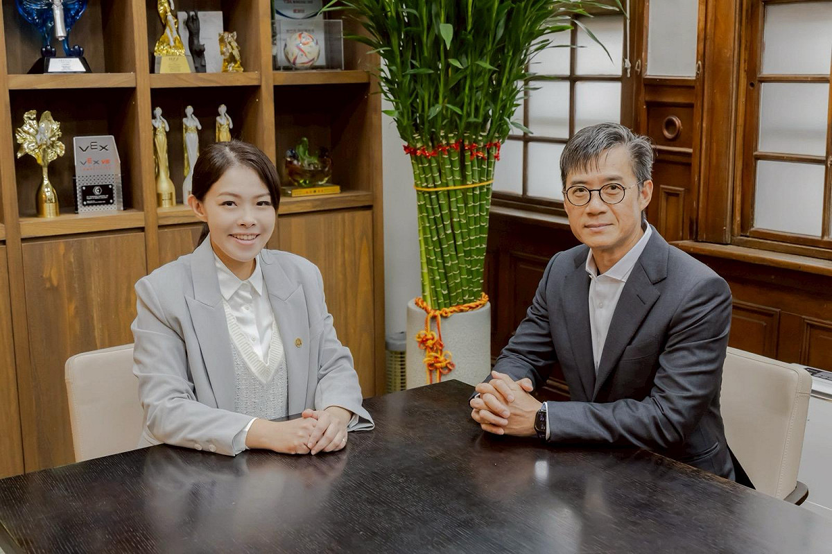 高虹安宣布，延攬前三商虎職棒球星林琨瀚（右）出任新竹市副市長，楊玲宜痛批，高虹安為新竹棒球場重啟坎坷之路設政治防火牆，林琨瀚恐成高虹安的代罪羔羊。 圖：取自新竹市政府官網