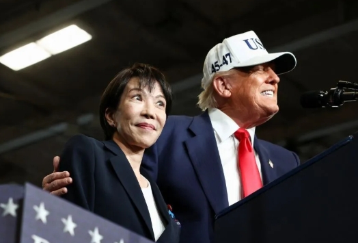美國總統川普(右)與日本首相高適早苗(資料照片 )。 圖 : 翻攝自觀察者網