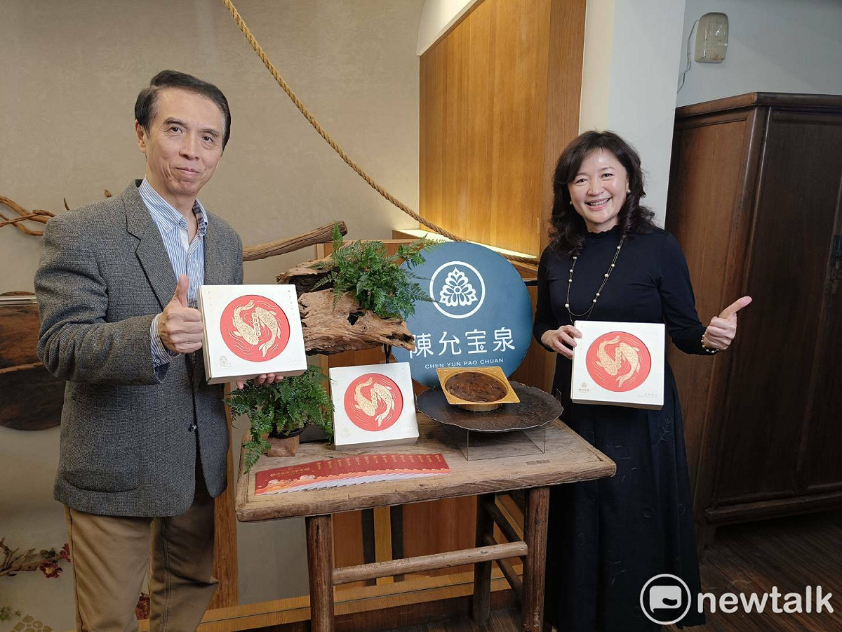 陳學聖特別推薦陳允寶泉今年春節推出限定年糕「吉祥如意糕。 圖：唐復年/ 攝