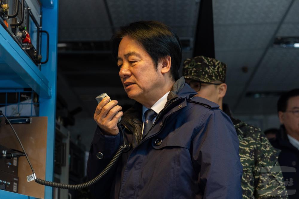 各界關注國軍戰術通信系統發展方向，圖為總統賴清德前往台中海軍小雪山雷達站慰勞官兵。 圖：國防部提供（資料照）