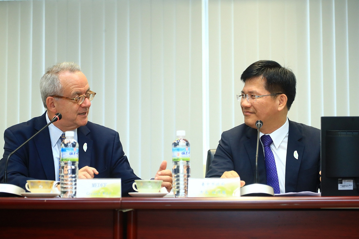 法國企業行動聯盟代表Gérard WOLF與台中市長林佳龍對談。 圖 : 翻攝台中市政府官網
