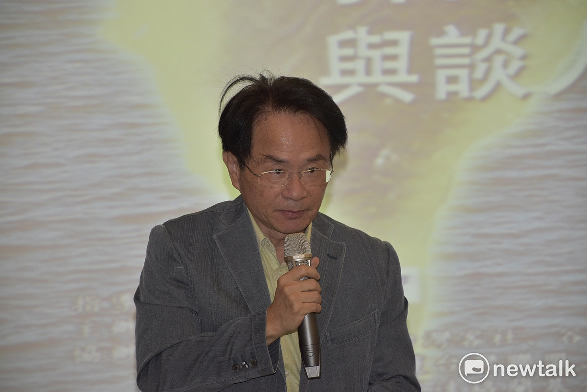 北社今（21）日舉辦「台灣文化的重新定位與再出發」論壇，中研院近代史研究所副研究員陳儀深引言時表示，台灣人說的主權獨立，是內部自我認同，藉此去排斥北京對台灣的打壓，在策略上是重要的。陳儀深說，推動台獨不是搖旗吶喊而已；至於若談及台灣獨立後領土範圍在哪，陳儀深主張應包含「台澎金馬」。 圖：黃韋銓/攝