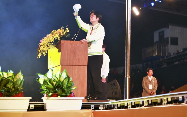 行政院長賴清德現身全運會開幕典禮，表示行政院將有三大計畫推動全國體育。 圖：朱泓任/攝