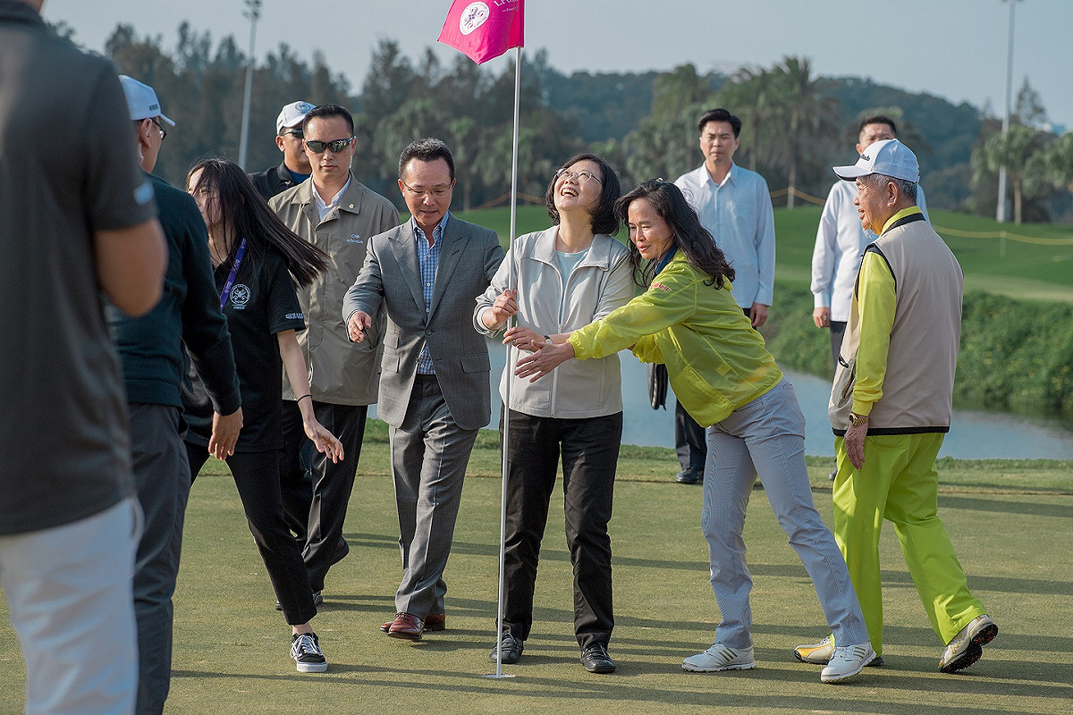 蔡英文總統是首度出席裙擺搖搖LPGA賽事的台灣總統。 圖：總統府/提供