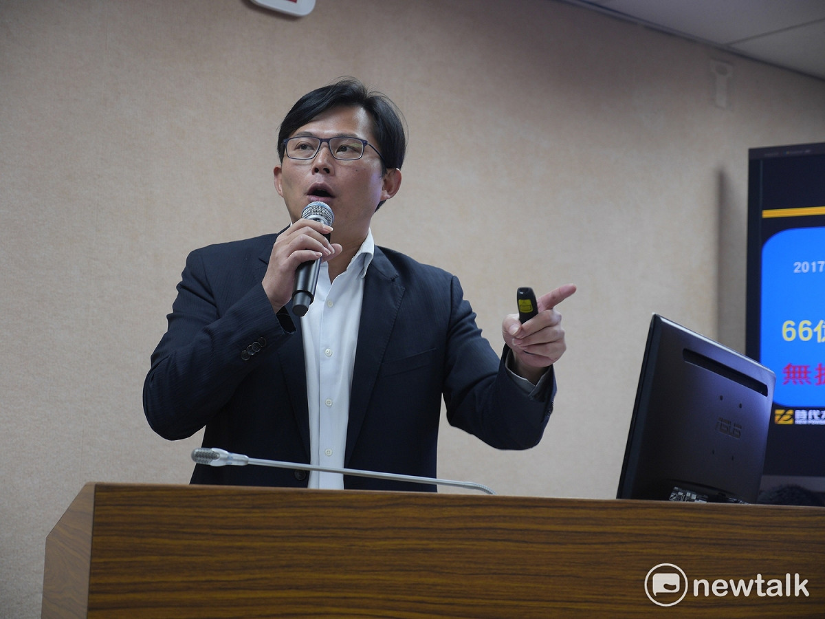 時代力量立委黃國昌表示，他看完慶富聯貸案徵信報告，這份徵信報告漏洞百出，最後卻能完成徵信，讓他百思不得其解。他質疑公股行庫根本丟棄專業。（資料照片） 圖：趙婉淳／攝