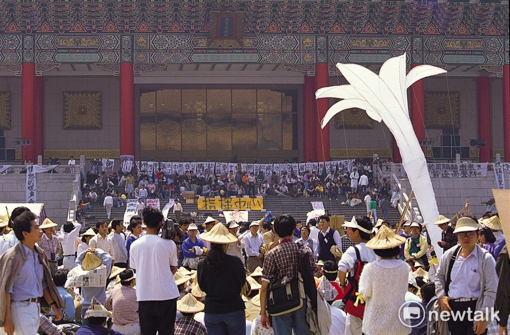 1990年3月爆發野百合學運，啟動民主改革的政治工程。 圖：邱萬興/攝