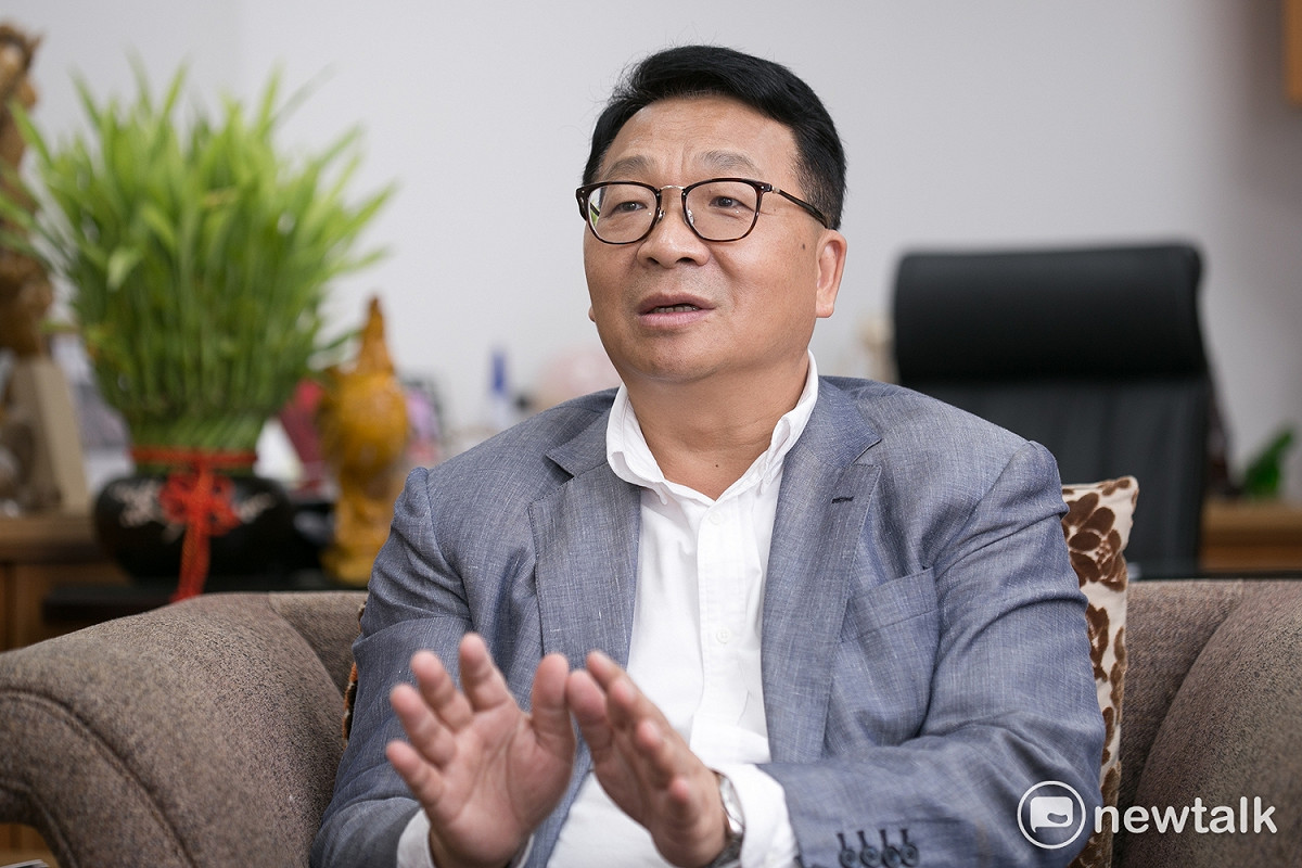 民進黨立委陳歐珀今(29)日趕赴黨部完成立委初選登記。 圖：李佳純/攝（資料照片）