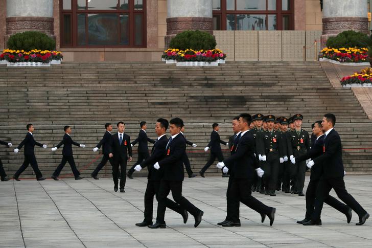 十九大今天閉幕，人民大會堂會場周遭仍戒備森嚴。 圖：達志影像/路透社