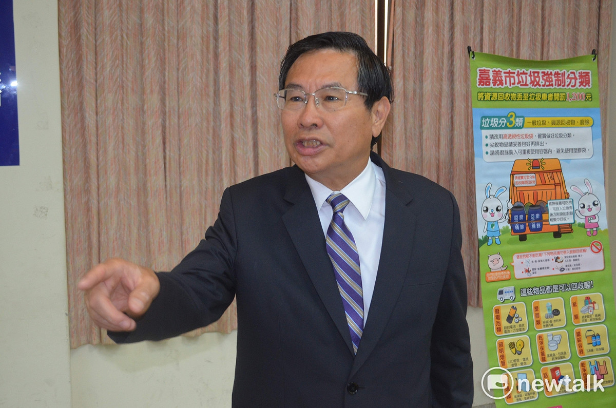 涂醒哲獲九成里長連署支持參選連任，成為對抗勸退傳言的利器。 圖 : 蔡坤龍/攝