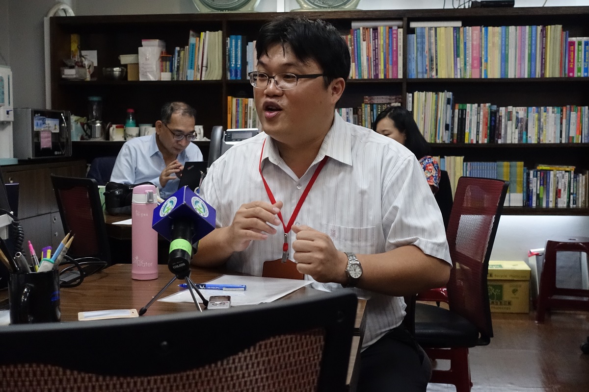 教育部今（24)日公布107學年大學與碩士博班招生名額，高教司副司長朱俊彰表示，學士班減1169名 圖 : 教育部／提供
