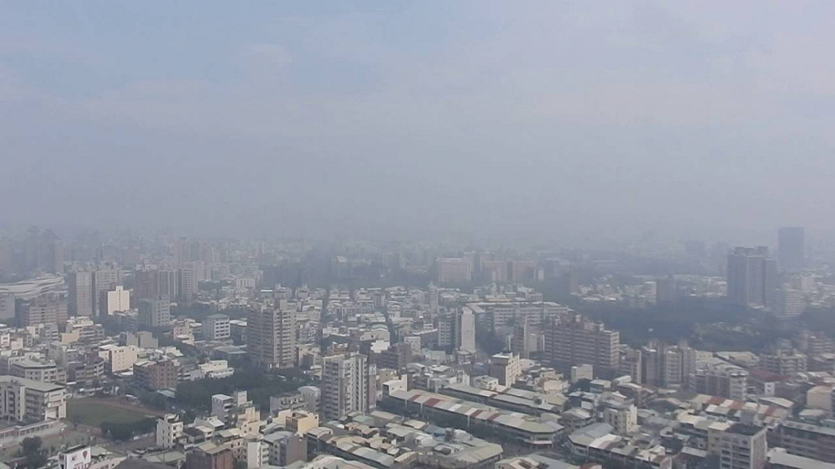 台中市政府表示，預計本月28日至29日台灣又將受到一波境外汙染來襲，市府將持續監控。 圖 : 翻攝自youtube