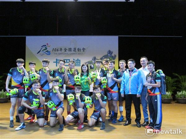 首列 2017全運會卡巴迪今(25)日的決賽，精彩落幕巴迪，台南市男女雙冠王，新北市和台北市並列第三名，苗栗縣亞軍，台南市冠軍。 圖:全運會提供