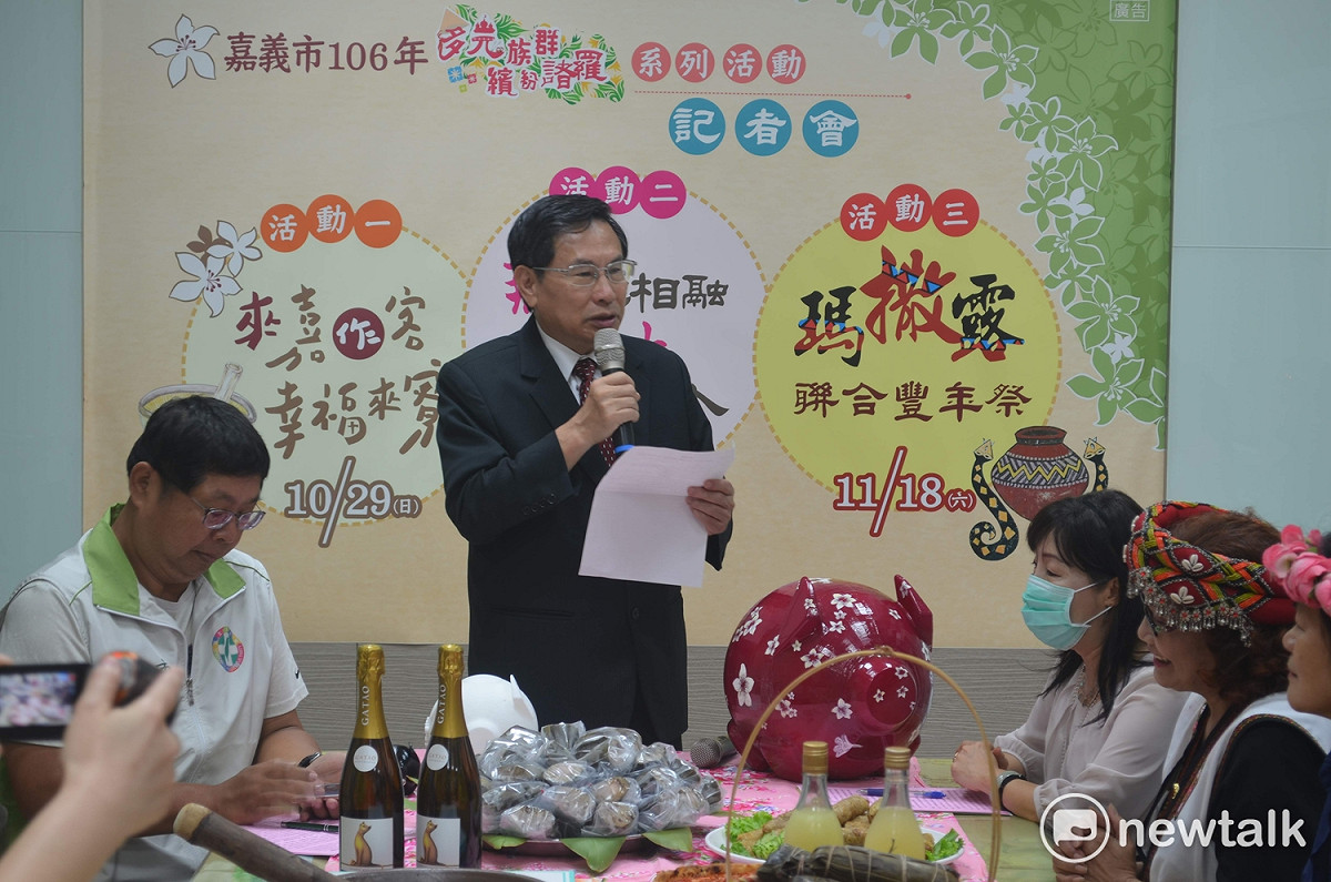 涂醒哲昨天主持嘉義市「多元族群繽紛諸羅」系列活動記者會，媒體焦點全在里長連署的議題上。 蔡坤龍/攝