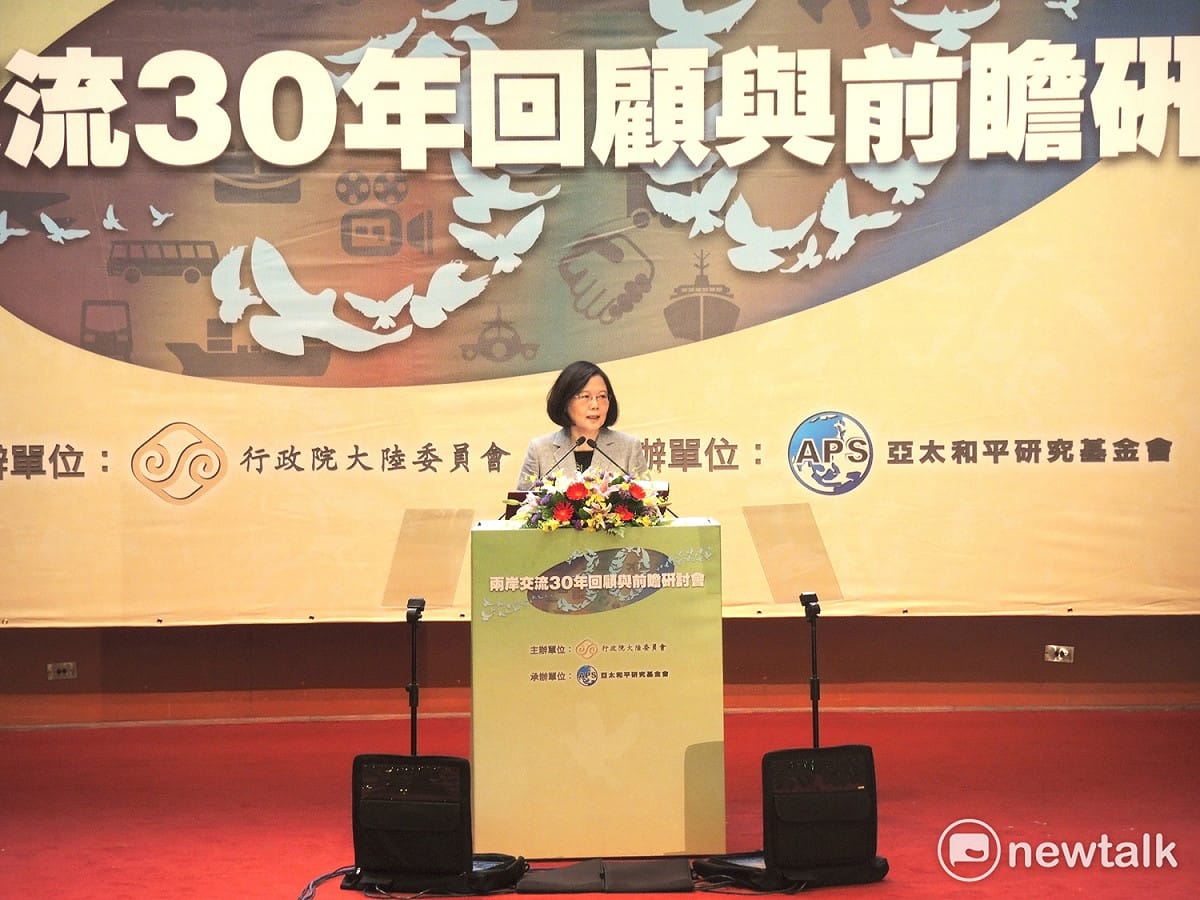 蔡英文向中國國家主席習近平呼籲，執政者必須以全體人民利益作為施政原則，「兩岸關係要穩定發展，雙方執政黨必須有所互動交往，逐步累積信任，才能共同面對處理兩岸各種事務。」 圖：黃韋銓/攝