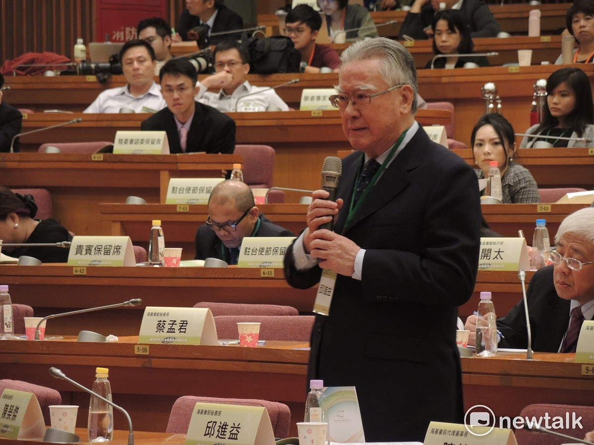 前海基會秘書長邱進益今（26）日表示，兩岸雙方應該追求民主、自由、均富的自由中國，這對台灣最好的方法。 圖：黃韋銓/攝