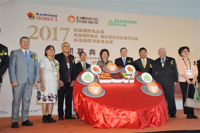 高雄國際食品展今(26)天在高雄展覽館盛開幕，吸引399家海內外食品業者、802個攤位參展。 圖：高雄市政府/提供