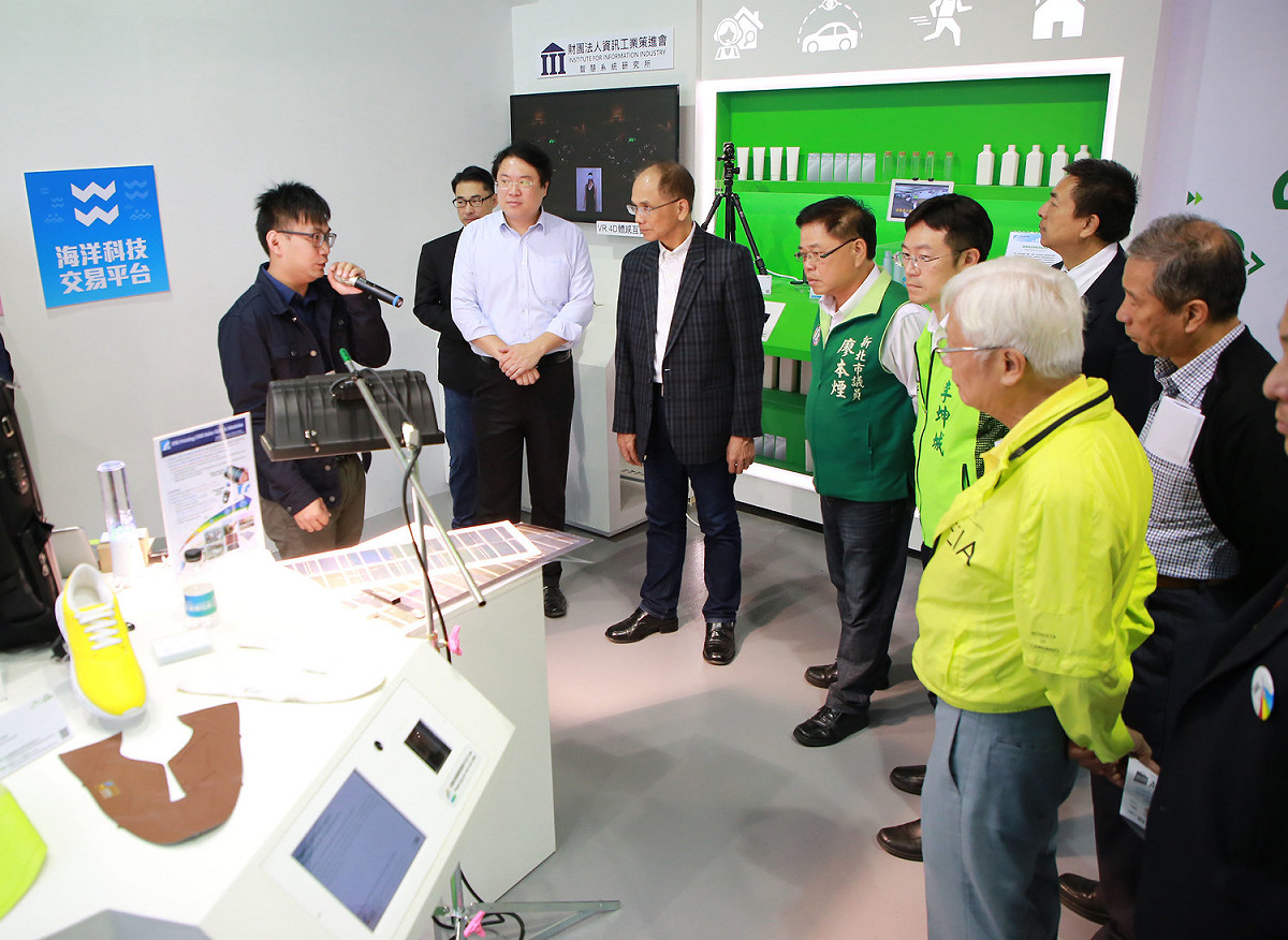 前行政院長游錫堃參訪基隆產業博覽會。 圖：基隆市政府 / 提供