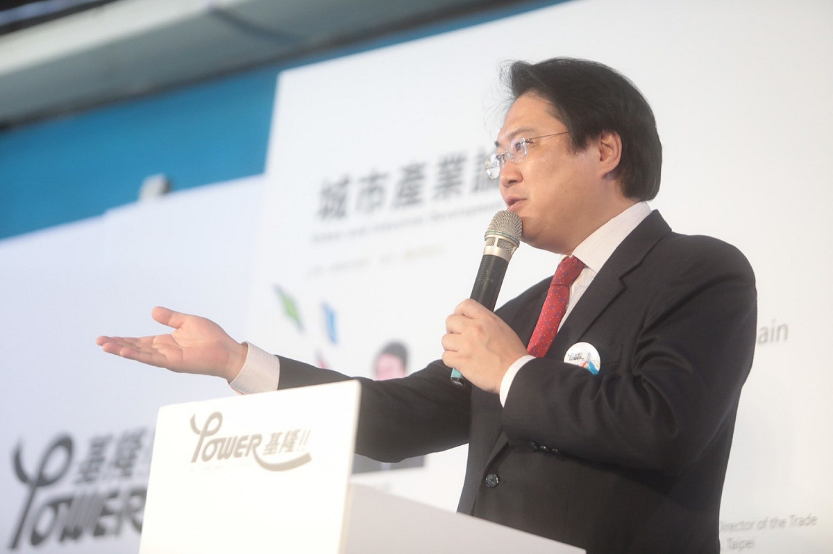 基隆市長林右昌今（27）日表示，要在5年內全面翻新基隆基礎環境及軟硬體建設。 圖：基隆市政府 / 提供