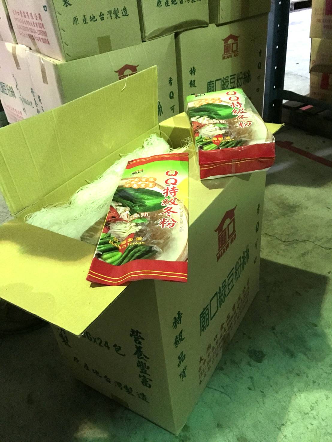 台中市衛生局查獲「QQ特級冬粉」疑似竄改有效期限後販售，已立即要求全面下架。 圖：台中市政府/提供