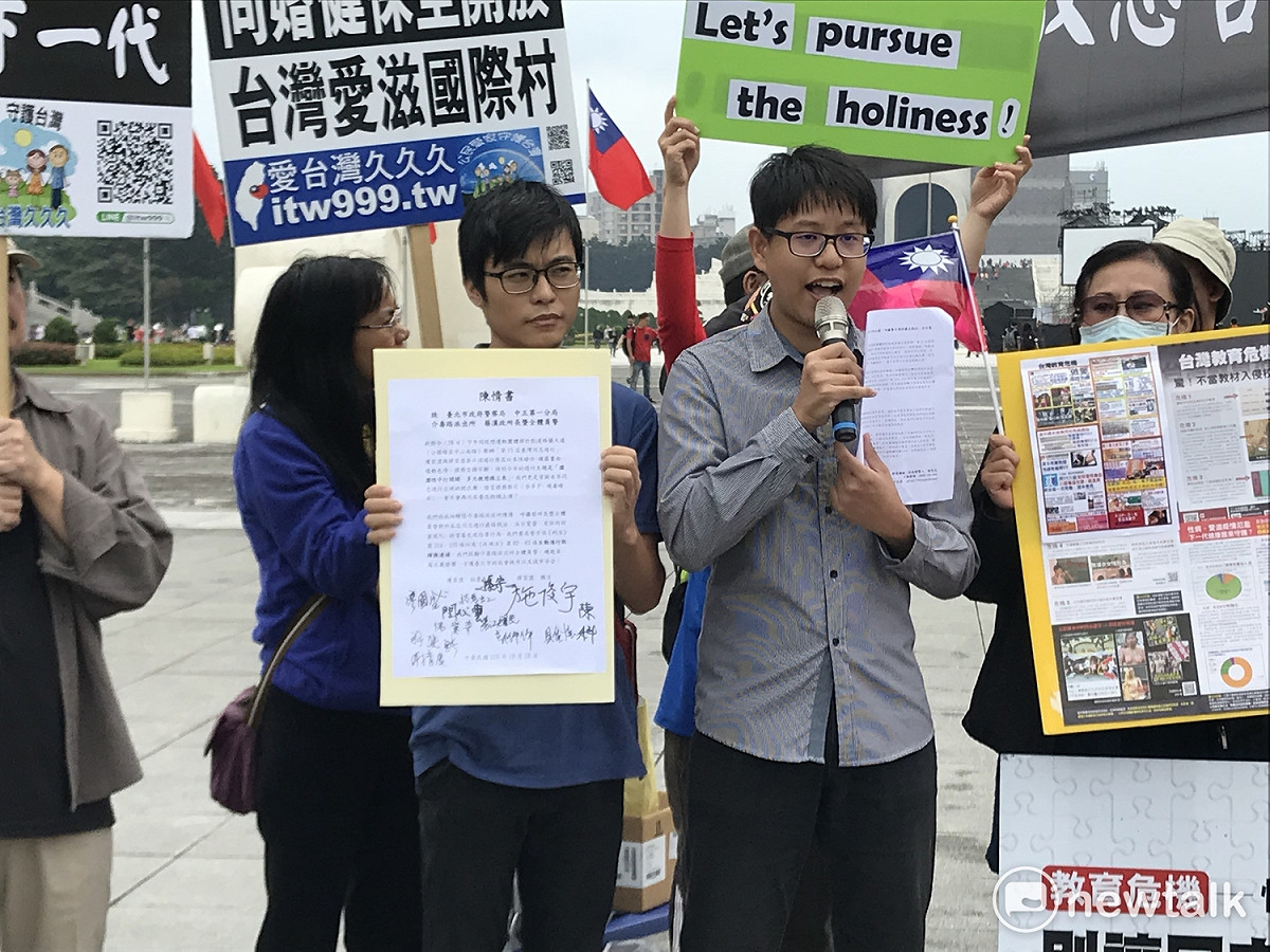捍家盟總召施俊宇（右）、副總召謝育展（左）。 圖 : 周煊惠 / 攝