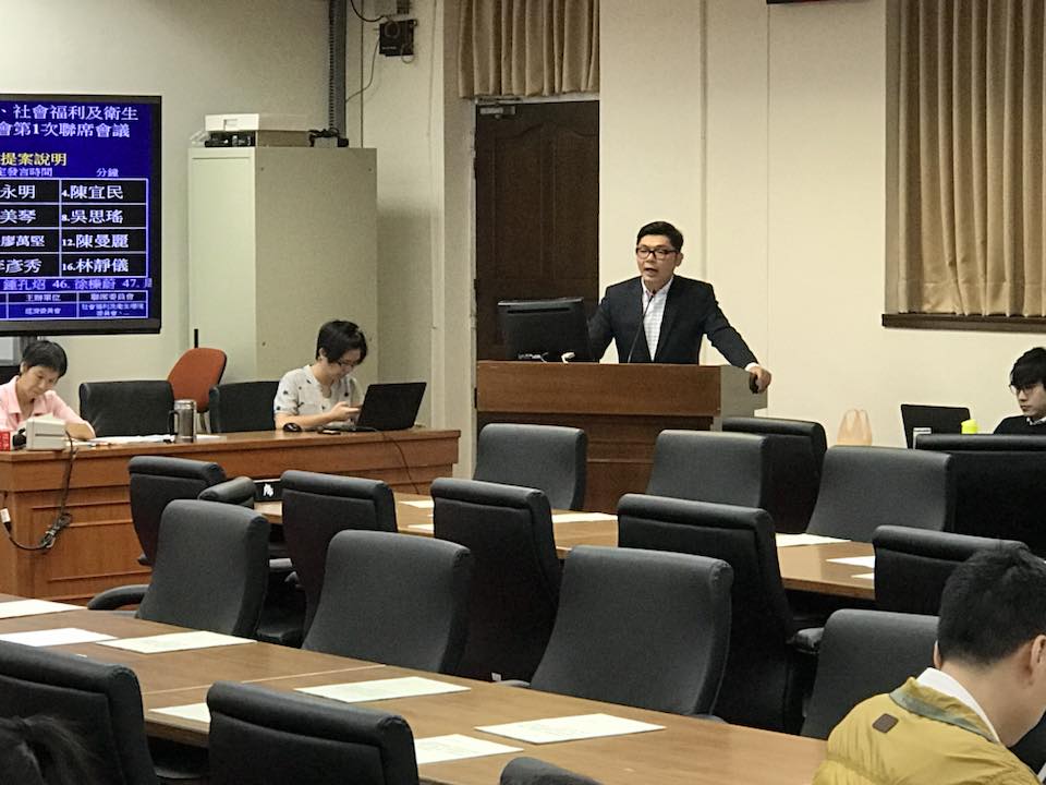 國民黨立法委員許毓仁提出政府採購法部分條文修正草案，未來將將增訂藝文採購之例外條款。 圖：翻攝自許毓仁臉書