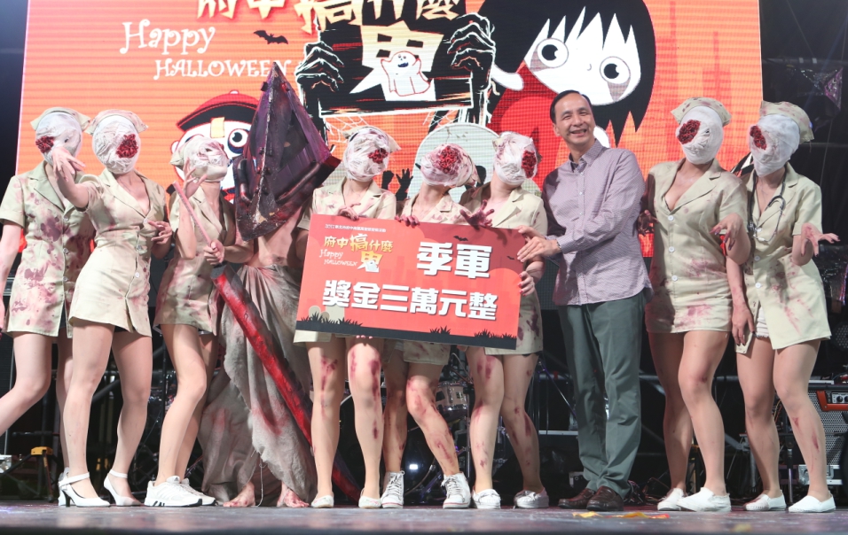 變裝比賽季軍的團隊「沉默之啾」，則以電影沉默之丘為角色發想