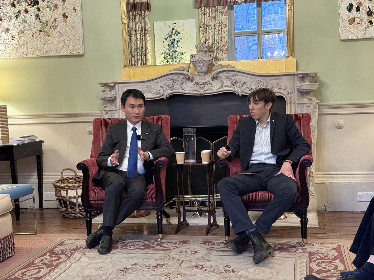陳冠廷在劍橋大學發表演說。 圖：陳冠廷辦公室/提供