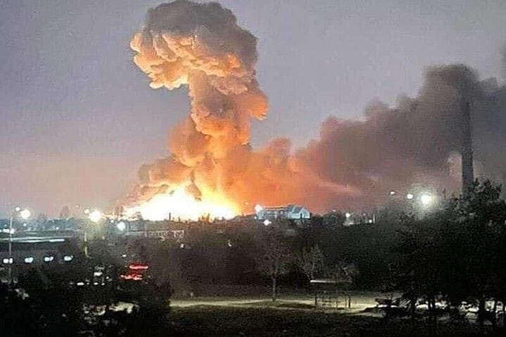 伊朗首都德黑蘭今（7）日傳出爆炸事件，爆炸地點可能涉及伊朗武裝部隊總參謀部相關建築。 圖：翻攝自Ｘ／@IranArmyStan