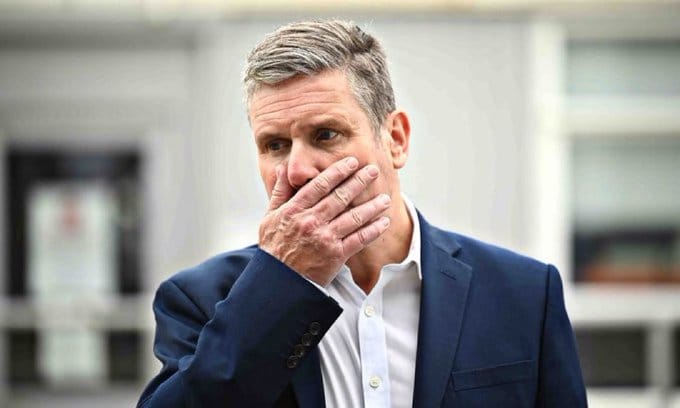 英國首相兼工黨黨魁斯塔默（Keir Starmer）近日面臨黨內逼宮聲浪，但他拒絕辭職，反而公開向潛在挑戰者喊話，要求反對者正式發起黨魁挑戰。 圖:翻攝自X帳號@mr_alguaci