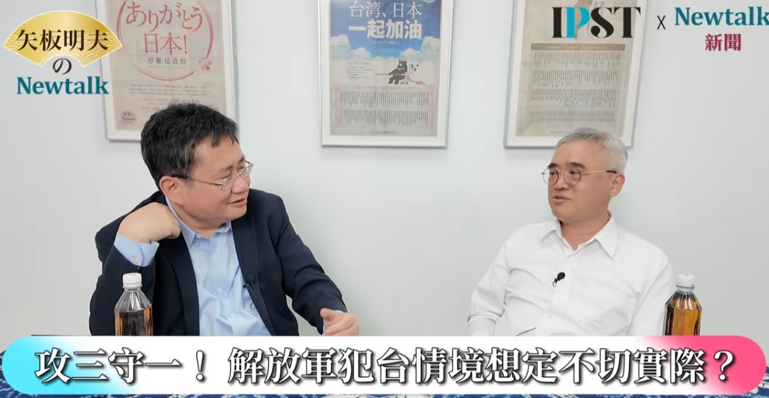 諸葛風雲認為，中國每年大約進行兩到三次大型聯合軍演，若從作戰原則來看，進攻與防守兵力比約為三比一，才有能力發動攻勢，解放軍乍看之下以東部戰區為主力，旗下第71、72、73集團軍專門負責奪島作戰，具備海上登陸能力，若真的對台發動進攻，僅靠這三個集團軍仍不足以支撐整體作戰。 圖：擷取自《矢板明夫Newtalk》影音畫面