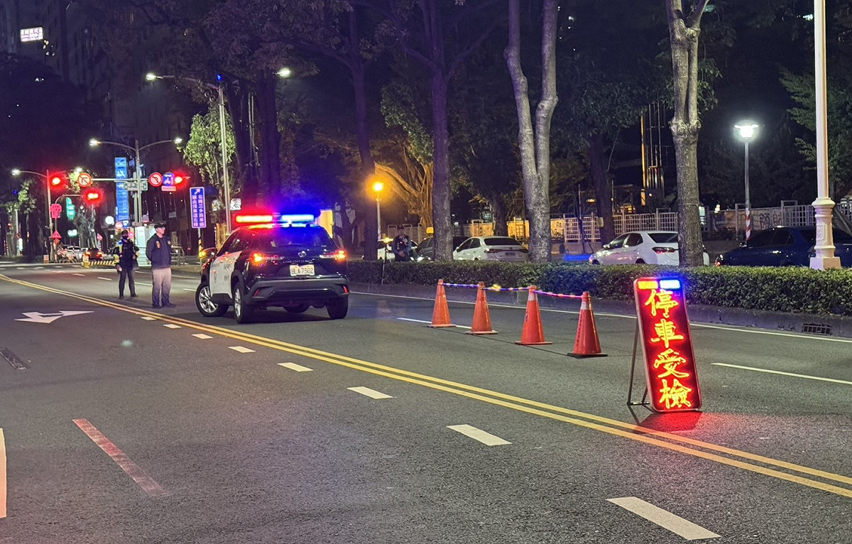 春安工作首夜，高雄市擴大路檢勤務。 圖：高雄市警察局/提供