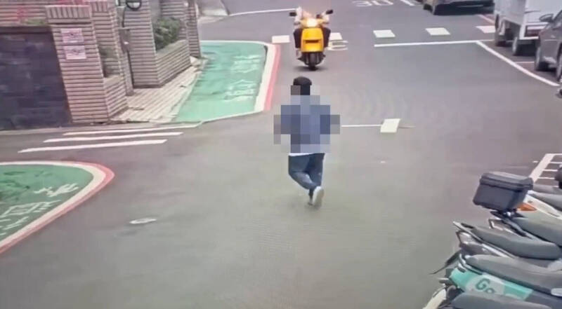 北市男子在瑞陽公園擄童，與家長爆發肢體衝突，遭警方逮捕。 圖：翻攝畫面