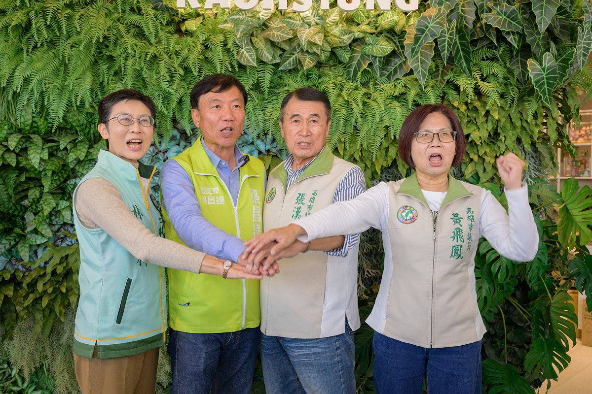林岱樺(左一)、黃飛鳳(右一)、張漢忠(右二)力挺蔡昌達(左二)。 圖：孫家銘翻攝