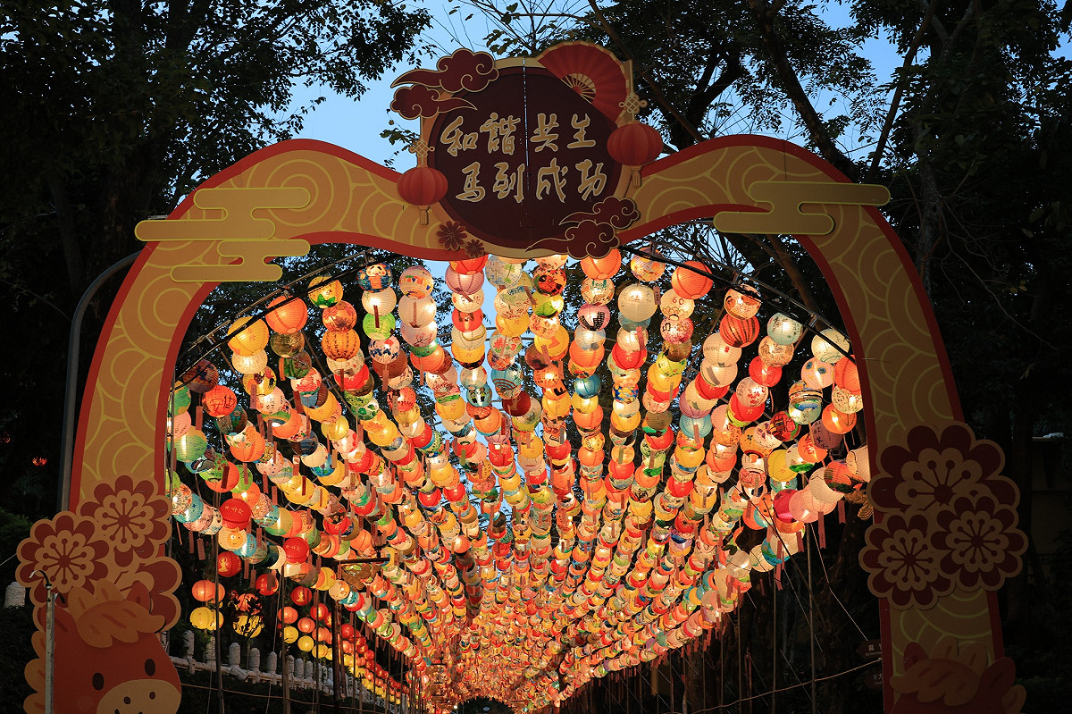 今年祝福語「和諧共生‧馬到成功」，呼應馬年的好彩頭。 圖：佛光山/提供