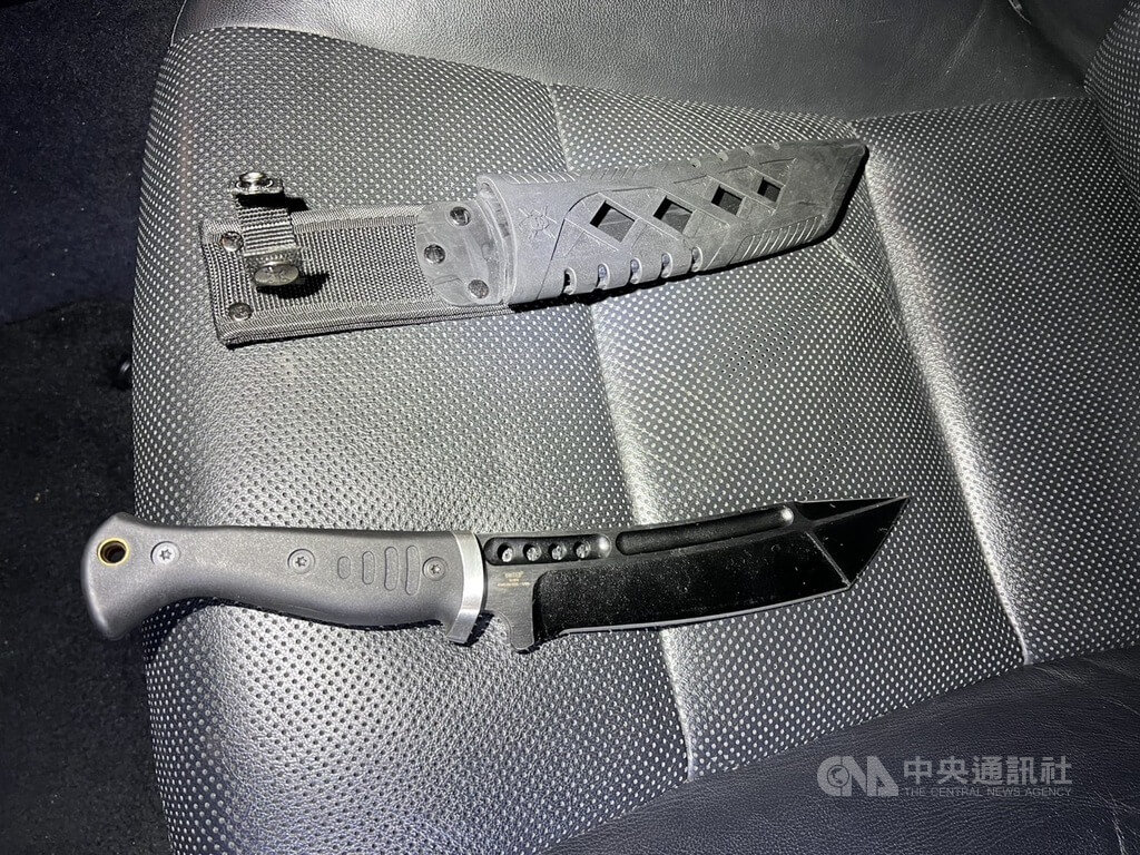 台北市警察局大安分局11日透過新聞稿表示，轄下敦化南路派出所日前獲報，25歲張姓男子疑經營線上博弈而積欠會員27歲許姓女子新台幣200萬餘元賭債，遭許女找5名友人討債、押人未果，警方迅速到場查獲並將6人送辦。圖為贓證物。（翻攝照片）中央社記者黃麗芸傳真　115年2月11日