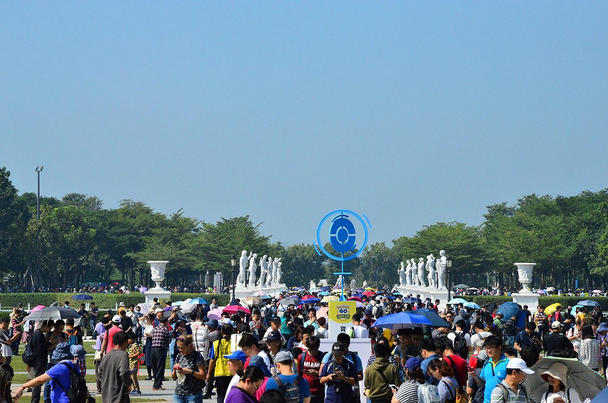 「Pokémon GO Tour：卡洛斯－台南」將於2月20至22日盛大登場，活動主會場臺南都會公園規劃三大主題棲息地、寶可夢拍照裝飾及皮卡丘與伊布見面會，並首度推出夜間「超級之夜」活動，要讓訓練家們感受白天與夜晚截然不同的城市魅力。 圖：台南市政府提供