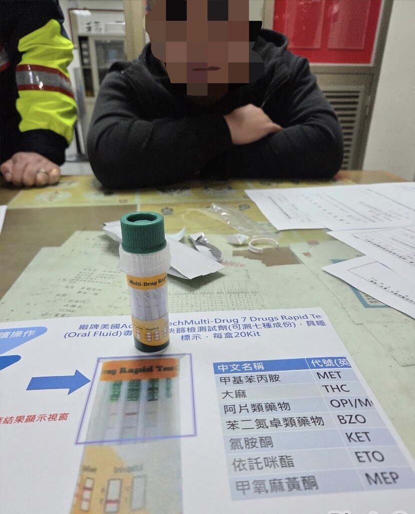 金門章姓男子因行車不穩遭警方攔查，警方於章男車內發現疑似K菸物品，經毒品快篩檢測也為陽性反應，全案依違反毒品危害防制條例及公共危險罪移送金門地檢署偵辦。（金門縣警察局金湖分局提供）中央社記者吳玟嶸傳真　115年2月12日