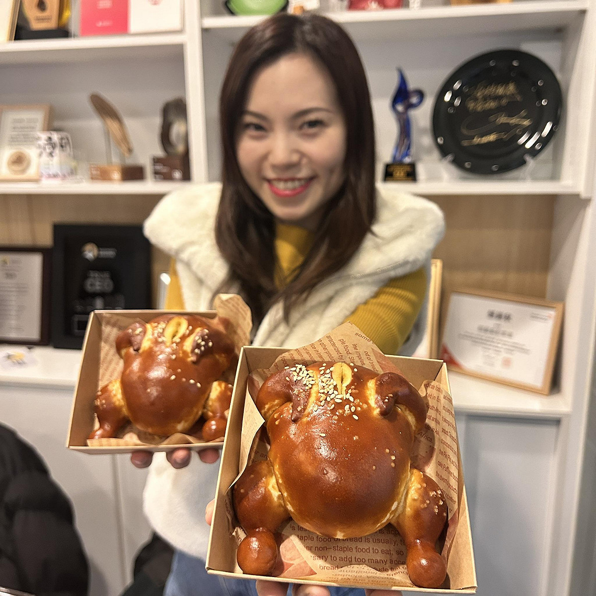 麻油雞麵包於 12 日正式登場。 圖：膳馨餐飲集團/提供
