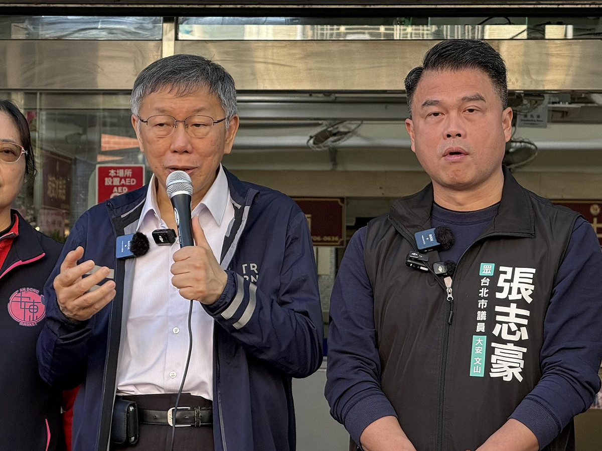 民眾黨創黨主席柯文哲今陪黨籍台北市議員張志豪掃街。 圖：周煊惠 / 攝