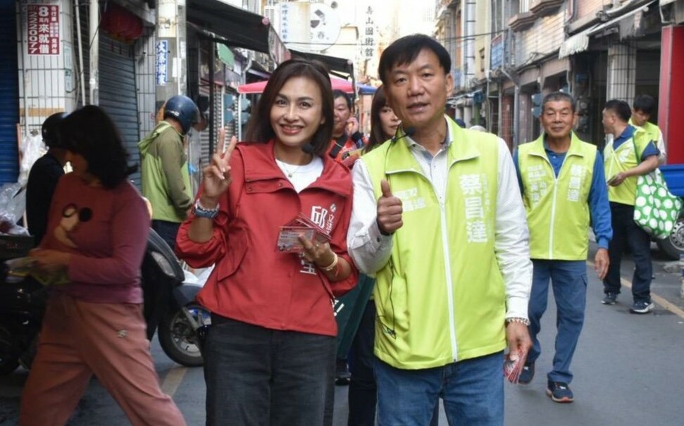 前副議長蔡昌達選情告急 邱議瑩奔赴林園陪掃街拜票