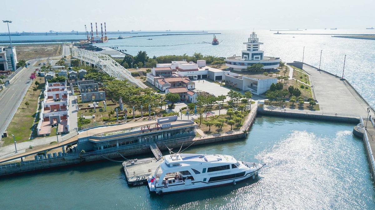 紅毛港文化園區大船入港的壯闊浪漫。 圖：高雄市文化局/提供