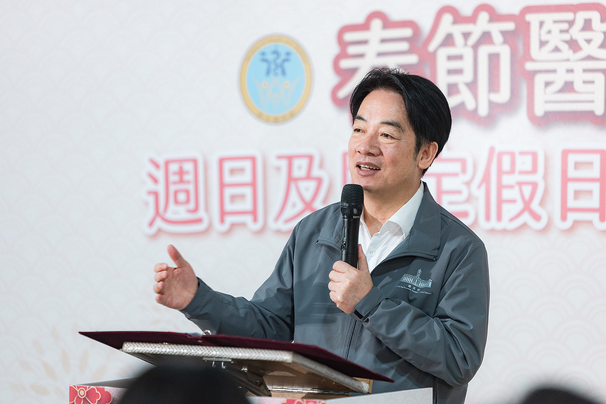 總統賴清德 15 日發布貼文，宣布將於初一( 17 )至初三( 19 )期間拜訪全台 23 間宮廟，並舉辦限量 1 元福袋的發送活動。 圖：總統府提供