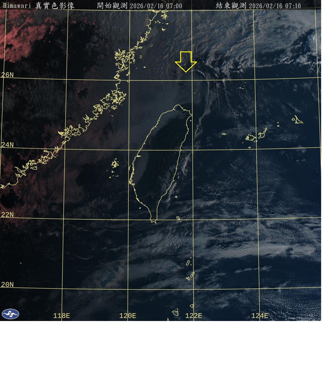 目前台灣北端一個很小的旋轉雲系，這是南北氣流相遇，再加上台灣地形影響產生的小低壓。 圖：取自鄭明典臉書