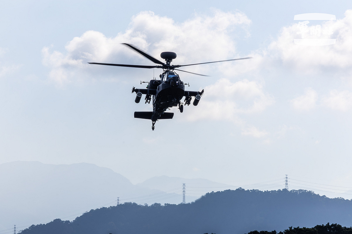 阿帕契攻擊直升機實施駐地訓練。 圖：軍聞社記者蔡枋澐攝