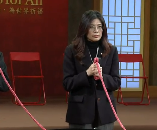 許美華評鄭麗文紅繩驚嚇，指民間解讀反映真實民意，人們相信什麼才是關鍵。 圖：翻攝自直播畫面