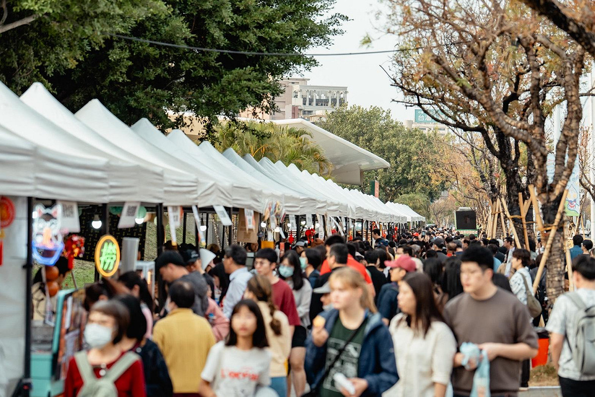「2026香港年宵在高雄」三天活動於中央公園熱鬧登場。 圖：高雄市行國處/提供