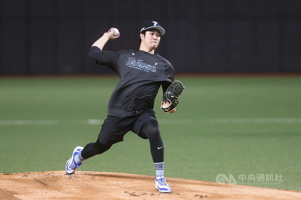 日職福岡軟銀鷹隊20歲投手張峻瑋（圖）是本次世界棒球經典賽台灣隊最年輕球員，19日在台北大巨蛋加入第2階段集訓。中央社記者王騰毅攝  115年2月19日